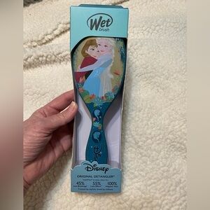 Disney Frozen Blue Wet Brush New in Box